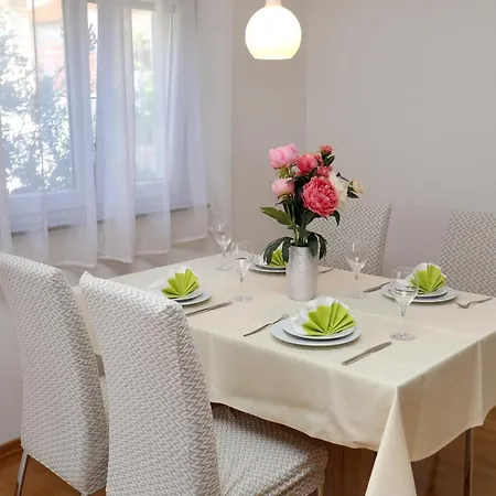 Kolak アパート トロギール